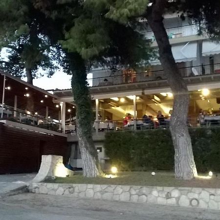 Adorable 2 Floors Two Bedroom Vacation Maisonette Nea Poteidaia Buitenkant foto